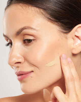 Feuchtigkeitsspendende BB-Gesichtscreme LSF 50 mit Hyaluronsäure und Vitamin C 03 Hellbeige Nutridome - 2