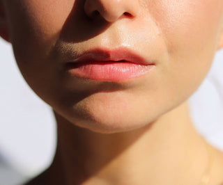 Erdbeer-Lippenbalsam, der die Farbe der Lippen betont und Auna Glanz verleiht - 4