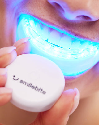 Aufhellungs-Kit mit LED-Lampe und Light & Bright Smilebite Bleaching-Gel - 2
