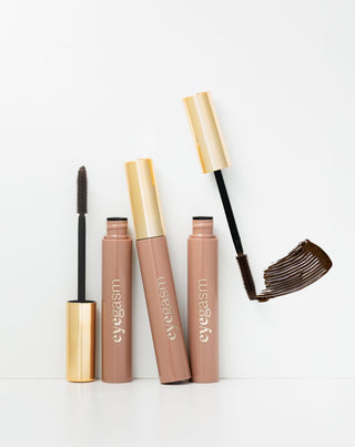 Mascara mit 2in1 Pflege Eyegasm Brown stimulierend für das Wimpernwachstum Paese