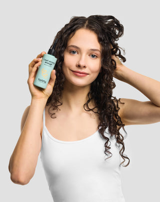 Enzymatisches Peeling für die Kopfhaut mit AHA-Säuren zur Reinigung und Anregung der Mikrozirkulation Twisty