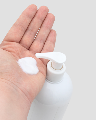 Feuchtigkeitsspendende und straffende Körpermilch mit Jojoba-Nutridome-Öl