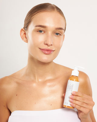 Leuchtendes Körperöl mit dem Glow-Effekt mit Jojobaöl und Nutridome Arganöl