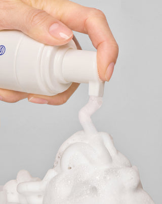 Reinigungsschaum für empfindliche und zu Akne neigende Haut mit Betain, Panthenol und Allantoin Cleansing Orphica Clinic 150 ml